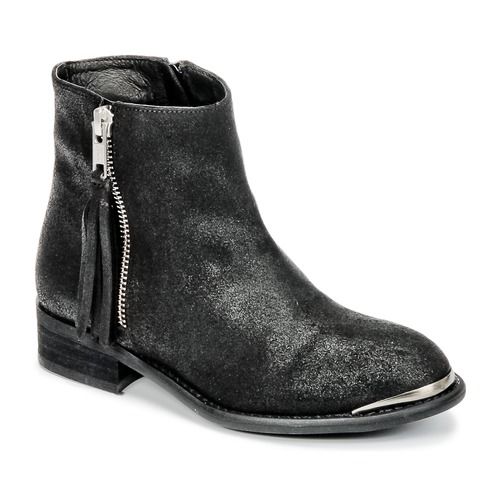 Stivaletti bambina ragazza Young Elegant People AMELIAM in colore nero, eleganti e alla moda, perfetti per ogni occasione. Realizzati con materiali di alta qualità, questi stivaletti offrono comfort e stile, ideali per completare l’outfit delle più giovani. Scopri la collezione Young Elegant People e fai brillare il tuo look!