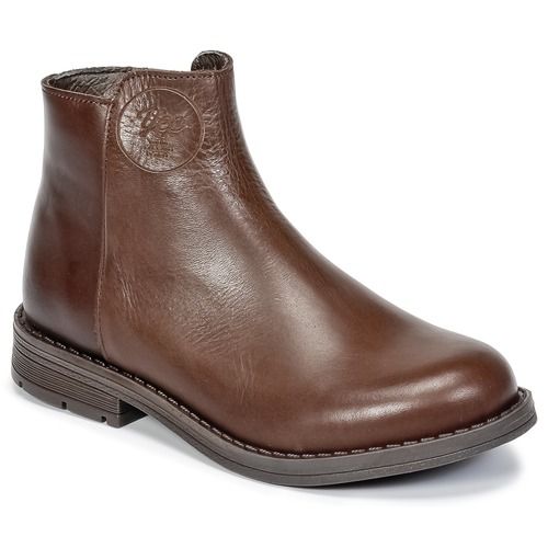 Stivaletti bambina ragazza Young Elegant People IVONNET in marrone, perfetti per un look elegante e alla moda. Realizzati con materiali di alta qualità, questi stivaletti offrono comfort e stile per le piccole. Ideali per ogni occasione, dal giorno alla sera, arricchiscono il guardaroba delle giovani fashioniste. Scopri il perfetto abbinamento per il tuo outfit con i stivaletti Young Elegant People IVONNET.
