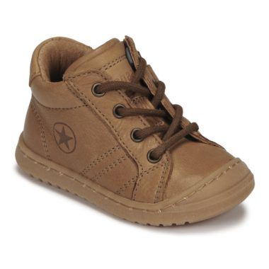 Stivaletti Bisgaard THOR Z marrone per bambini e ragazzi, realizzati in materiali di alta qualità. Design elegante e robusto, ideali per garantire comfort e stile in ogni occasione. Perfetti per l'uso quotidiano, questi stivaletti uniscono praticità e moda. Acquista ora gli stivaletti Bisgaard THOR Z marrone per assicurare il massimo del comfort al tuo bambino.