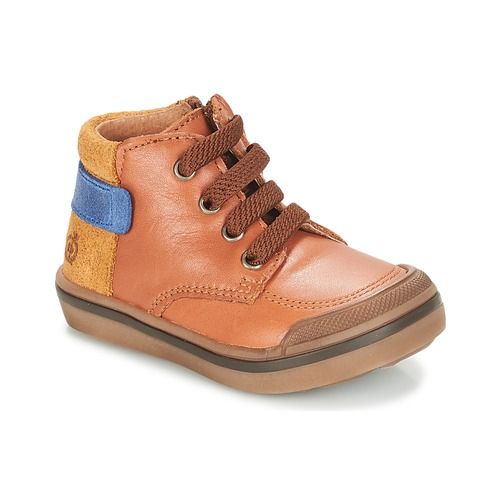 Stivaletti bambino ragazzo Citrouille et Compagnie JOUIZAE Marrone, stivaletti eleganti e confortevoli per ogni occasione. Realizzati con materiali di alta qualità, offrono durata e stile. Ideali per completare l'outfit dei più piccoli, questi stivaletti marroni garantiscono comfort e supporto durante la giornata. Perfetti per la stagione autunnale e invernale, i stivaletti Citrouille et Compagnie sono la scelta ideale per i genitori che cercano moda e funzionalità.