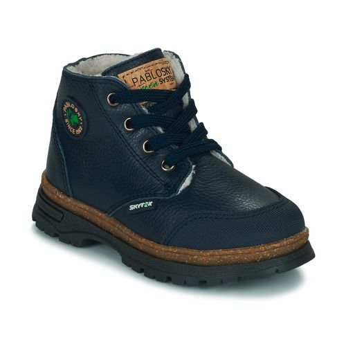 Stivaletti Pablosky 507423 Marine per bambino e ragazzo, realizzati in materiale di alta qualità, design moderno e comfort ottimale. Scarpe ideali per ogni occasione, fornendo supporto e stile per i più piccoli. Acquista ora gli stivaletti Pablosky per un look alla moda e resistente.