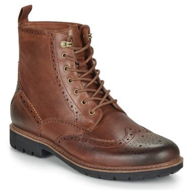 Stivaletti uomo Clarks BATCOMBE LORD in marrone, eleganti e comodi, ideali per ogni occasione. Realizzati con materiali di alta qualità, questi stivaletti offrono un'ottima aderenza e supporto, perfetti per un uso quotidiano. Scegli Clarks per stile e comodità.