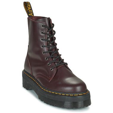 Stivaletti Uomo Dr. Martens Jadon burgundy Smooth Bordeaux, caratterizzati da un design elegante e alla moda, perfetti per ogni occasione. Realizzati in pelle di alta qualità, offrono comfort e durata. Ideali per un look trendy e versatile, questi stivaletti sono un must-have per il guardaroba maschile. Scopri la migliore collezione di stivaletti Dr. Martens per un tocco di stile unico.