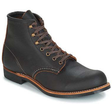 Stivaletti Uomo Red Wing BLACKSMITH Nero, in pelle di alta qualità, design robusto e versatile, ideali per ogni occasione. Perfetti per chi cerca stile e comfort, questi stivaletti offrono durata eccezionale e supporto, rendendoli un must-have per l'abbigliamento maschile.