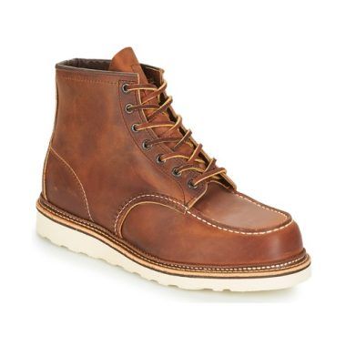 Stivaletti Uomo Red Wing CLASSIC Marrone, realizzati in pelle di alta qualità, con design iconico e suola resistente per comfort e durata. Ideali per un look casual e elegante, perfetti per ogni occasione. Acquista ora i tuoi Red Wing CLASSIC Marrone e arricchisci il tuo guardaroba con stile.