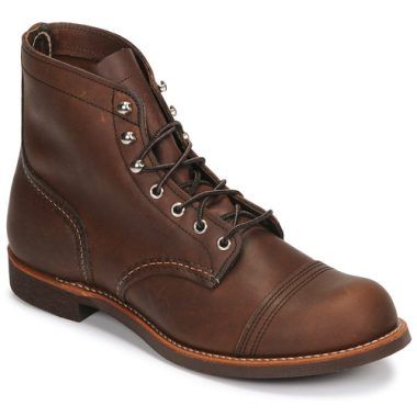 Stivaletti Uomo Red Wing IRON RANGER Marrone - Eleganti e resistenti, questi stivaletti Red Wing sono perfetti per un look alla moda e duraturo. Realizzati con materiali di alta qualità, offrono comfort e stile per ogni occasione. Acquista ora i Red Wing IRON RANGER per completare il tuo guardaroba!