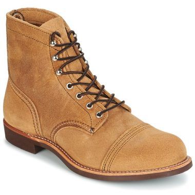 Stivaletti uomo Red Wing IRON RANGER in marrone, robusti e stilosi, ideali per ogni occasione. Perfetti per chi cerca comfort e durata, questi stivaletti sono realizzati con materiali di alta qualità e presentano un design classico. Acquista ora i Red Wing IRON RANGER per un look elegante e senza tempo.