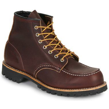 Stivaletti Uomo Red Wing MOC TOE Marrone, eleganti e resistenti, realizzati in pelle di alta qualità. Perfetti per un look casual e sofisticato, ideali per l'uso quotidiano. Acquista ora i Red Wing MOC TOE Marrone per un comfort senza pari e uno stile inconfondibile.