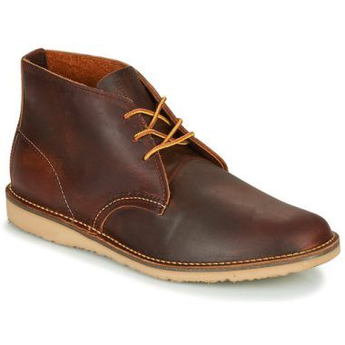 Stivaletti Uomo Red Wing WEEKENDER CHUKKA Marrone, eleganti e resistenti, ideali per ogni occasione. Design classico e materiali di alta qualità per un comfort duraturo. Perfetti per un look casual e raffinato, questi stivaletti sono un must-have nel tuo guardaroba. Acquista ora i Red Wing WEEKENDER CHUKKA in marrone e scopri il connubio perfetto tra stile e funzionalità.