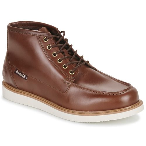 Stivaletti Uomo Timberland NEWMARKET II BOAT CHUKKA Marrone, eleganti e confortevoli, realizzati in pelle di alta qualità, perfetti per outfit casual e avventure all'aria aperta. Scarpe Timberland ideali per uomini che cercano stile e praticità.