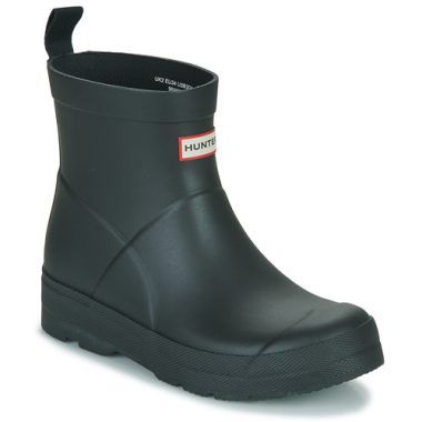 Stivali Hunter per bambina, modello Play Boot in colore nero. Ideali per la pioggia e le giornate umide, questi stivali combinano stile e funzionalità, garantendo comfort e protezione. Perfetti per le avventure all'aperto, grazie alla loro resistente impermeabilità. Acquista i Hunter Stivali bambina ragazza Play Boot Nero per un look alla moda anche nei giorni di pioggia.