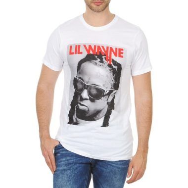 T-shirt uomo Eleven Paris APY M Bianco, maniche corte, stile casual e moderno, ideale per outfit estivi. Realizzata in cotone di alta qualità, offre comfort e traspirabilità. Perfetta per abbinamenti con jeans o pantaloni chinos, rappresenta un must-have per gli amanti della moda. Scopri il look unico della t-shirt Eleven Paris, disponibile ora.
