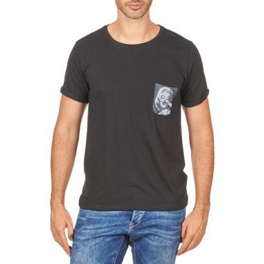 T-shirt maniche corte Uomo Eleven Paris MARYLINPOCK MEN Nero, ideale per un look casual ed elegante. Realizzata in morbido cotone, questa T-shirt offre comfort e stile. Perfetta da abbinare a jeans o pantaloni leggeri per un outfit alla moda. Disponibile in diverse taglie, è un must-have per il guardaroba maschile.