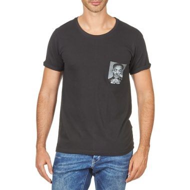 T-shirt uomo Eleven Paris WOLYPOCK MEN in nero, maniche corte, perfetta per un look casual e stiloso. Realizzata in cotone morbido, ideale per ogni occasione. Acquista ora la T-shirt Eleven Paris per un outfit alla moda e di tendenza.
