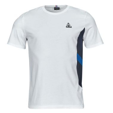 T-shirt maniche corte da uomo Le Coq Sportif SAISON 1 TEE SS N°1 M, colore bianco, ideale per un look casual e sportivo. Realizzata con materiali di alta qualità, questa maglietta offre comfort e stile per tutte le occasioni. Perfetta per il tempo libero o per attività sportive, è un must-have nel guardaroba maschile. Disponibile su outletscarpeonline.it.