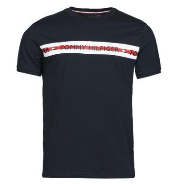 T-shirt uomo Tommy Hilfiger CN SS TEE LOGO blu, maniche corte, design elegante e moderno, perfetta per il tuo guardaroba casual. Realizzata con materiali di alta qualità, questa T-shirt è ideale per ogni occasione, dallo shopping al tempo libero. Aggiungi un tocco di stile americano al tuo outfit con il logo distintivo Tommy Hilfiger.
