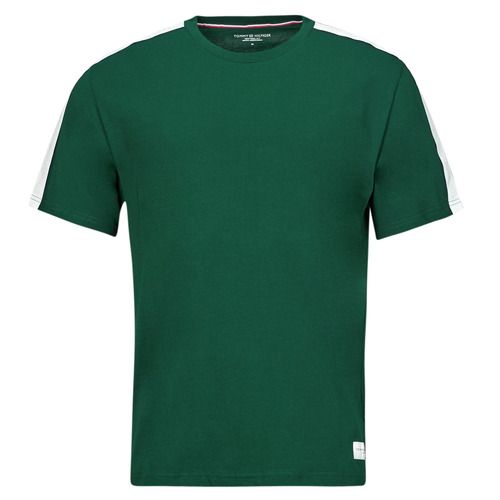 T-shirt uomo Tommy Hilfiger SS TEE LOGO Verde, maniche corte, elegante e alla moda, ideale per un look casual e trendy. Perfetta per ogni occasione, realizzata con materiali di alta qualità per garantire comfort e stile. Aggiungi un tocco di classe al tuo guardaroba con questa t-shirt iconica di Tommy Hilfiger.