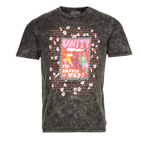 T-shirt Volcom EGLE ZVIRBLYTE 2 FA SS Nero per uomo, maniche corte, design moderno e casual, perfetta per il tempo libero. Composizione in cotone di alta qualità per comfort e durata. Disponibile per acquisto online, ideale per gli amanti dello streetwear.