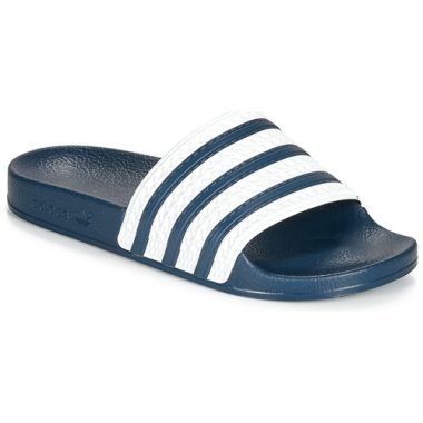 Ciabatte uomo adidas ADILETTE Blu, perfette per il comfort e lo stile. Realizzate con materiali di alta qualità, queste ciabatte offrono un design moderno e una vestibilità eccezionale. Ideali per l'uso in piscina, al mare o per il relax a casa. Acquista ora le ciabatte adidas ADILETTE Blu per un look casual e sportivo.