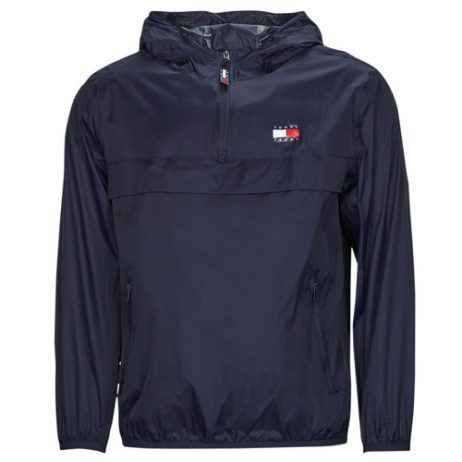 Giacca a vento Uomo Tommy Jeans TJM PCKABLE TECH CHICAGO POPOVER in colore marine, perfetta per look casual e sportivi. Ideale per la primavera e l'estate, questa giacca impermeabile è leggera e facilmente ripiegabile, rendendola un'ottima scelta per chi cerca praticità e stile. Acquista ora la tua giacca Tommy Jeans per un outfit trendy e funzionale.