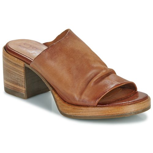 Ciabatte Airstep / A.S.98 ALCHA MULES in Marrone, eleganti e alla moda, perfette per ogni occasione estiva. Realizzate con materiali di alta qualità, offrono comfort e stile. Ideali per completare il tuo outfit con un tocco di classe. Disponibili ora!