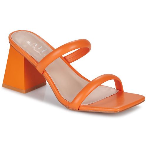 Ciabatta donna Moony Mood ALIXA in arancio, elegante e trendy. Design moderno con dettagli raffinati, perfetta per l'estate. Ideale per il tempo libero, offre comodità e stile in ogni occasione. Perfetta da abbinare a look casual e alla moda.