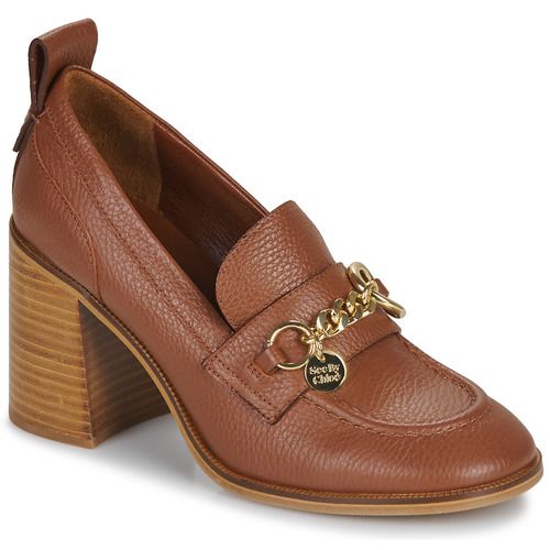 Mocassini Donna See by Chloé ARYEL Marrone, eleganti calzature in pelle per donne, caratterizzati da un design sofisticato e comfort ottimale. Perfetti per outfit casual e formali, questi mocassini con suola resistente sono ideali per ogni occasione. Aggiungi un tocco di stile al tuo guardaroba con i mocassini ARYEL di See by Chloé.