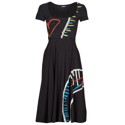 Abito lungo da donna Desigual VEST_LISA in colore nero, perfetto per occasioni eleganti e quotidiane. Realizzato con materiali di alta qualità, questo vestito offre comfort e stile. Il design contemporaneo e versatile si adatta a diverse silhouette, rendendolo un must-have nel guardaroba femminile. Ideale per eventi estivi, matrimoni o serate fuori. Scopri il look impeccabile con il VEST_LISA di Desigual!