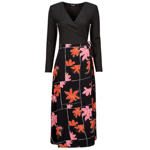 Abito lungo donna Desigual VEST_MENPHIS di colore nero, elegante e alla moda, perfetto per ogni occasione. Realizzato con materiali di alta qualità, questo vestito è ideale per chi cerca stile e comfort. Scegli il VEST_MENPHIS per un look sofisticato e trendy.