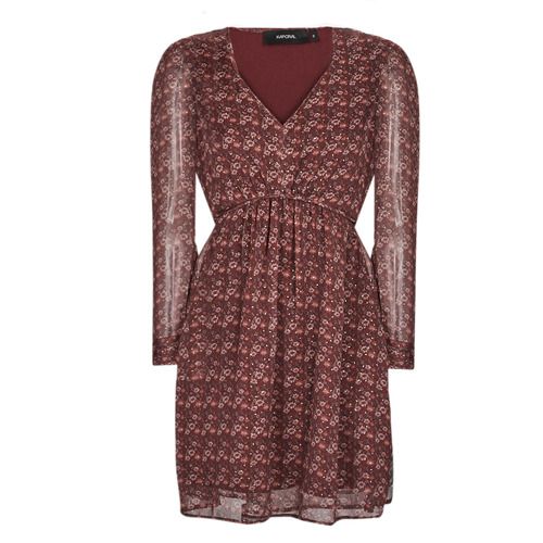 Abito corto Donna Kaporal BANCY Bordeaux, elegante e alla moda, perfetto per occasioni speciali e uscite informali. Design raffinato con tonalità bordeaux, ideale per abbinamenti versatili. Acquista il tuo stile unico con il Kaporal BANCY.