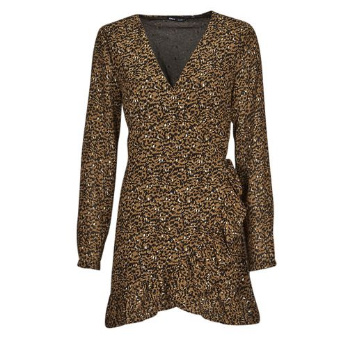 Abito corto donna Only ONLKACEY FR L/S WRAP DRESS PTM in marrone, elegante e versatile, ideale per ogni occasione. Questo vestito avvolgente con maniche lunghe presenta un design chic e moderno, perfetto per l'ufficio o una serata fuori. Scopri lo stile unico e la comodità di questo abito must-have nella tua collezione moda.
