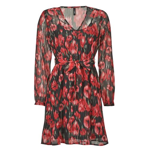 Abito corto donna Only ONLMARISE LUREX L/S STRING TOP CS PTM in rosso, realizzato in tessuto lurex per un look elegante e luminoso. Perfetto per occasioni speciali, questo abito mette in risalto la silhouette femminile con le sue linee moderne e dettagli raffinati. Acquista ora per aggiungere un tocco di stile al tuo guardaroba!