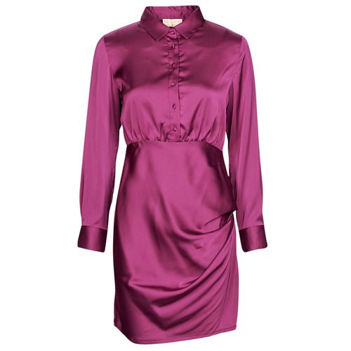 Abito corto donna Moony Mood SANDYA in colore viola, elegante e alla moda, perfetto per ogni occasione. Realizzato con materiali di alta qualità, questo vestito valorizza la figura femminile e offre comfort e stile. Ideale per eventi casual e serate estive. Acquista ora l'abito corto Moony Mood SANDYA per un look trendy e sofisticato.