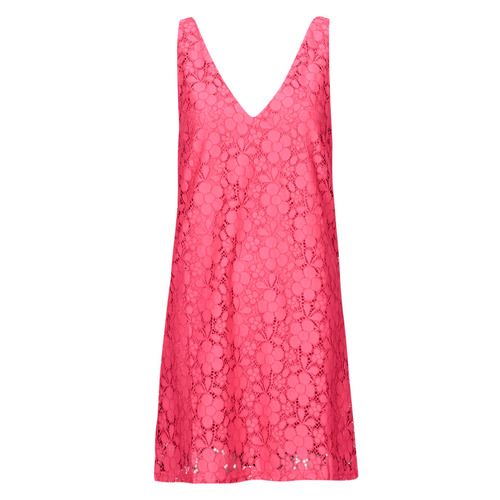 Abito corto Donna Desigual VEST_LACE rosa elegante e alla moda, realizzato in materiali di alta qualità. Perfetto per occasioni speciali e uscite informali, questo vestito offre stile e confort. Disponibile in diverse taglie, è ideale per chi cerca un look trendy e unico. Abbigliamento femminile, moda primavera estate 2024.