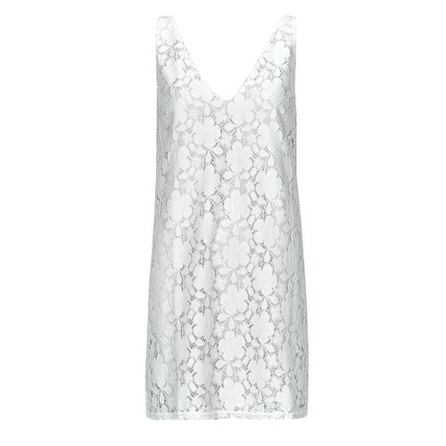 Abito corto donna Desigual VEST_LACE in bianco, elegante e alla moda, perfetto per ogni occasione. Realizzato con tessuti di alta qualità, offre comfort e stile. Ideale per eventi estivi e serate, questo splendido vestito esalta la femminilità. Disponibile in diverse taglie per adattarsi a tutte le silhouette. Aggiungi un tocco chic al tuo guardaroba con il VEST_LACE di Desigual!