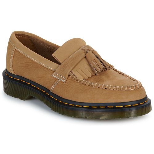 Mocassini Dr. Martens ADRIAN SAVANNAH TAN NUBUCK Beige da donna in tumbled nubuck, eleganti e comodi, perfetti per ogni occasione. Scarpe di alta qualità con design classico e dettagli raffinati, ideali per completare il tuo guardaroba.
