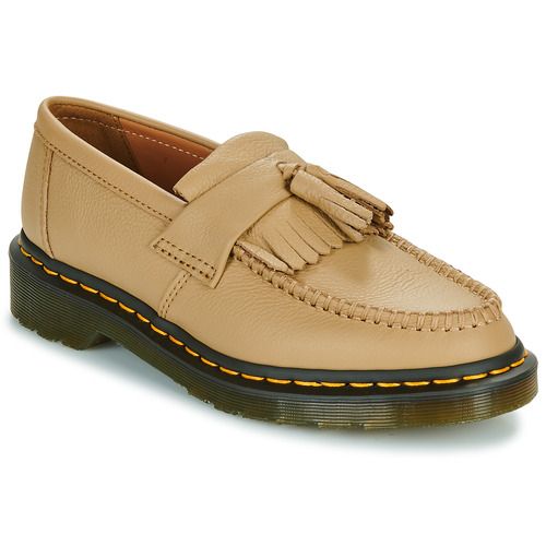 Mocassini Donna Dr. Martens Adrian Savannah Tan Virginia Beige, eleganti e alla moda, perfetti per ogni occasioni. Comfort eccezionale e stile intramontabile per un look chic. Disponibili online su outletscarpeonline.it.