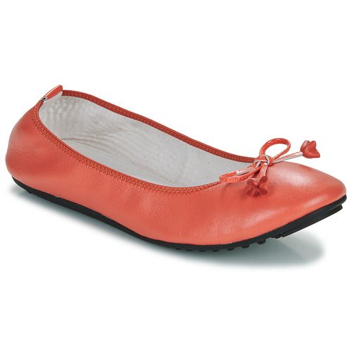 Ballerine Donna Mac Douglas ELIANE Arancio, eleganti e comode, perfette per outfit estivi. Scarpa in pelle di alta qualità, con design raffinato e colore vivace. Ideali per ogni occasione, dal lavoro al tempo libero. Disponibili in diverse taglie. Aggiungi un tocco di stile al tuo guardaroba con queste ballerine Mac Douglas.