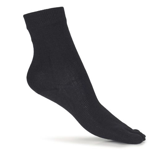 Calze sportive da uomo Vibram Fivefingers WOOL BLEND CREW in nero, realizzate in misto lana per un comfort ottimale e una perfetta traspirabilità. Ideali per attività sportive e outdoor, queste calze offrono un fit eccezionale e supportano il movimento naturale del piede. Acquista ora le calze sportive Vibram Fivefingers, perfette per ogni avventura!