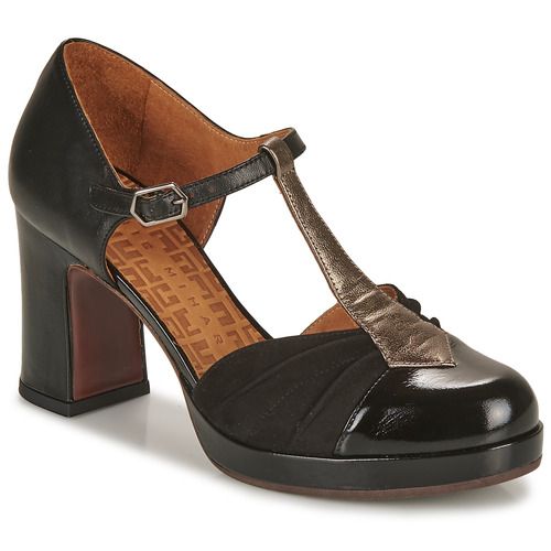 Décolleté Donna Chie Mihara DADJUD in Nero, eleganti scarpe da donna con tacco, realizzate in pelle di alta qualità, ideali per occasioni speciali e look sofisticati. Design raffinato e comfort superiore per ogni passo. Perfette per aggiungere stile al tuo guardaroba.