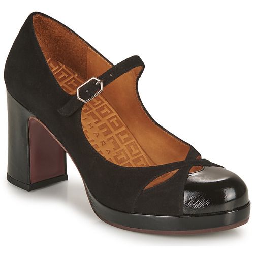 Décolleté Donna Chie Mihara DAZUE in Nero, elegante e raffinato, realizzata in materiali di alta qualità per un comfort duraturo e uno stile impeccabile. Perfetta per occasioni speciali e per l'uso quotidiano, questa scarpa combina design moderno e funzionalità. Ideale per completare outfit di classe, donando un tocco di femminilità e sofisticazione.