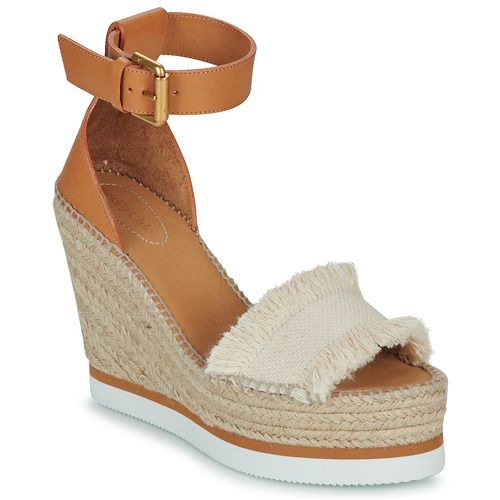Espadrillas donna See by Chloé GLYN SB26152 in beige, tessuto leggero e traspirante, con suola in corda per un comfort ottimale. Ideali per look estivi eleganti e casual. Perfette per completare il tuo guardaroba con stile e versatilità. Acquista ora le espadrillas See by Chloé per un'estate alla moda.