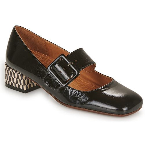 Mocassini Donna Chie Mihara IAMAN in Nero, eleganti e versatili, ideali per ogni occasione. Design raffinato con materiali di alta qualità, comfort eccezionale per una calzata perfetta. Perfetti per un look chic e contemporaneo. Acquista ora i mocassini Chie Mihara IAMAN, la scelta ideale per donne stilose.