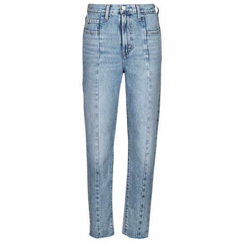 Jeans Mom Donna Levis HW MOM JEAN ALTERED Blu, eleganti e trendy, realizzati in denim di alta qualità, perfetti per un look casual-chic. Ideali per ogni occasione, questi jeans valorizzano la silhouette femminile e offrono comfort e stile. Disponibili in diverse taglie, sono un must-have per il tuo guardaroba.
