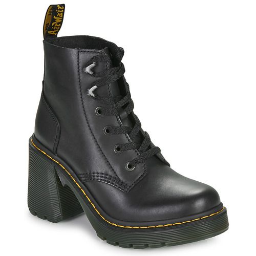 Stivaletti Donna Dr. Martens Jesy Black Sendal Nero, eleganti e versatili, perfetti per ogni occasione. Questi stivaletti in pelle nera offrono comfort e stile, ideali per completare qualsiasi outfit. Acquista ora per un look trendy e alla moda!
