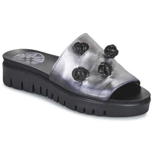 Ciabatta Donna Papucei KYLE Nero – Elegante e comoda, questa ciabatta nera di alta qualità è perfetta per ogni occasione. Realizzata con materiali premium, offre un comfort eccezionale e uno stile chic. Ideale per l'uso quotidiano e perfetta per completare il tuo look. acquisto ideale per le donne che cercano eleganza e praticità.