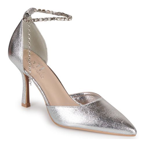 Décolleté Donna Moony Mood NEW01 Argento in una finitura elegante e lucida. Queste scarpe sono perfette per aggiungere un tocco di stile e raffinatezza al tuo outfit. Ideali per occasioni speciali o per un look casual-chic, offrono comfort e versatilità. Realizzate con materiali di alta qualità, queste décolleté offrono una calzata comoda e un design alla moda. Perfette per le donne che desiderano essere sempre alla moda. Acquista ora per elevare il tuo guardaroba!