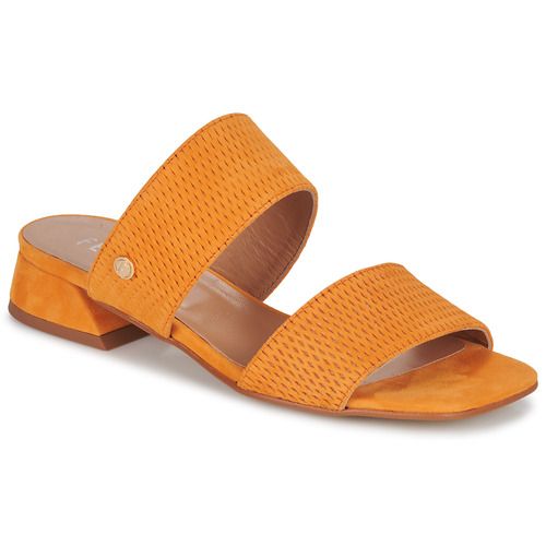 "Ciabatta Donna Fericelli New 2 Giallo, elegante e comoda, perfetta per la primavera e l'estate, realizzata in materiali di alta qualità. Acquista ora per un look alla moda e un comfort senza pari."