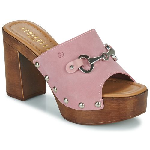 Ciabatta Fericelli New 5 Viola Donna, elegante e comoda, perfetta per il relax estivo. Stile contemporaneo e comfort assicurato, ideale per ogni occasione. Disponibile in viola, aggiunge un tocco di classe al tuo guardaroba. Acquista ora per un look alla moda!