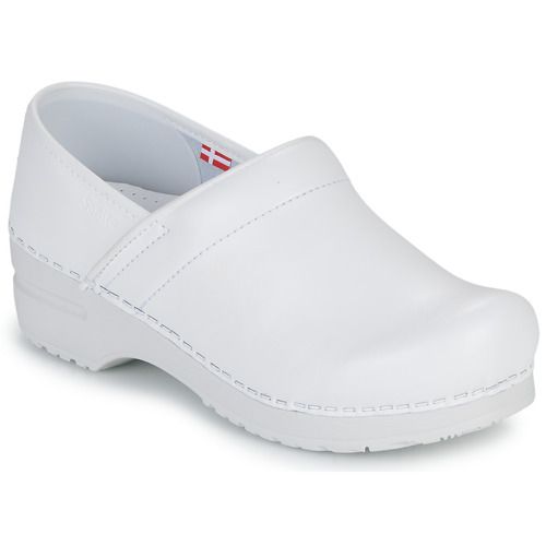 Zoccoli Donna Sanita PROF Bianco, comfort e stile per professionisti. Realizzati con materiali di alta qualità, questi zoccoli offrono un design ergonomico e supporto ottimale per lunghe ore di lavoro. Perfetti per settore sanitario e ristorazione, garantiscono resistenza e facilità di pulizia. Ideali per chi cerca praticità senza rinunciare all'eleganza.